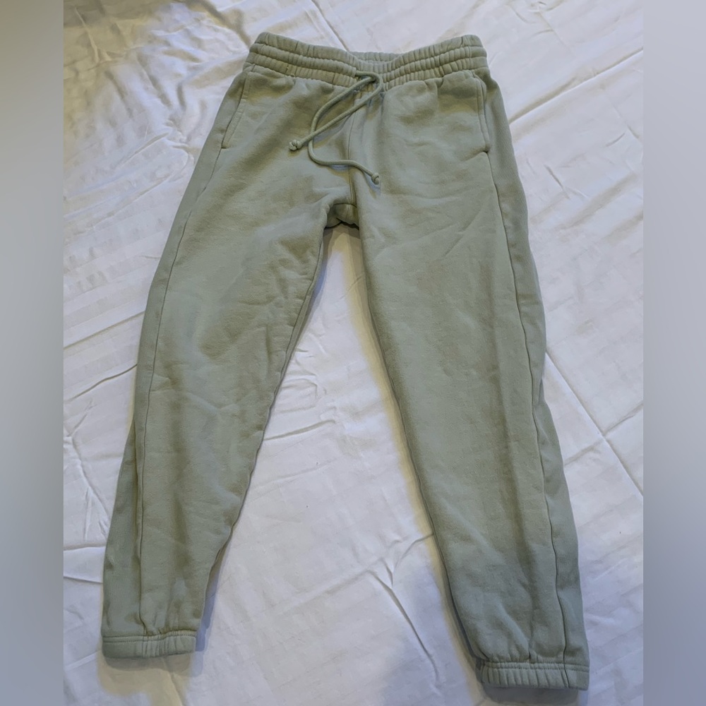 Aritzia’s TNA sweatpants
